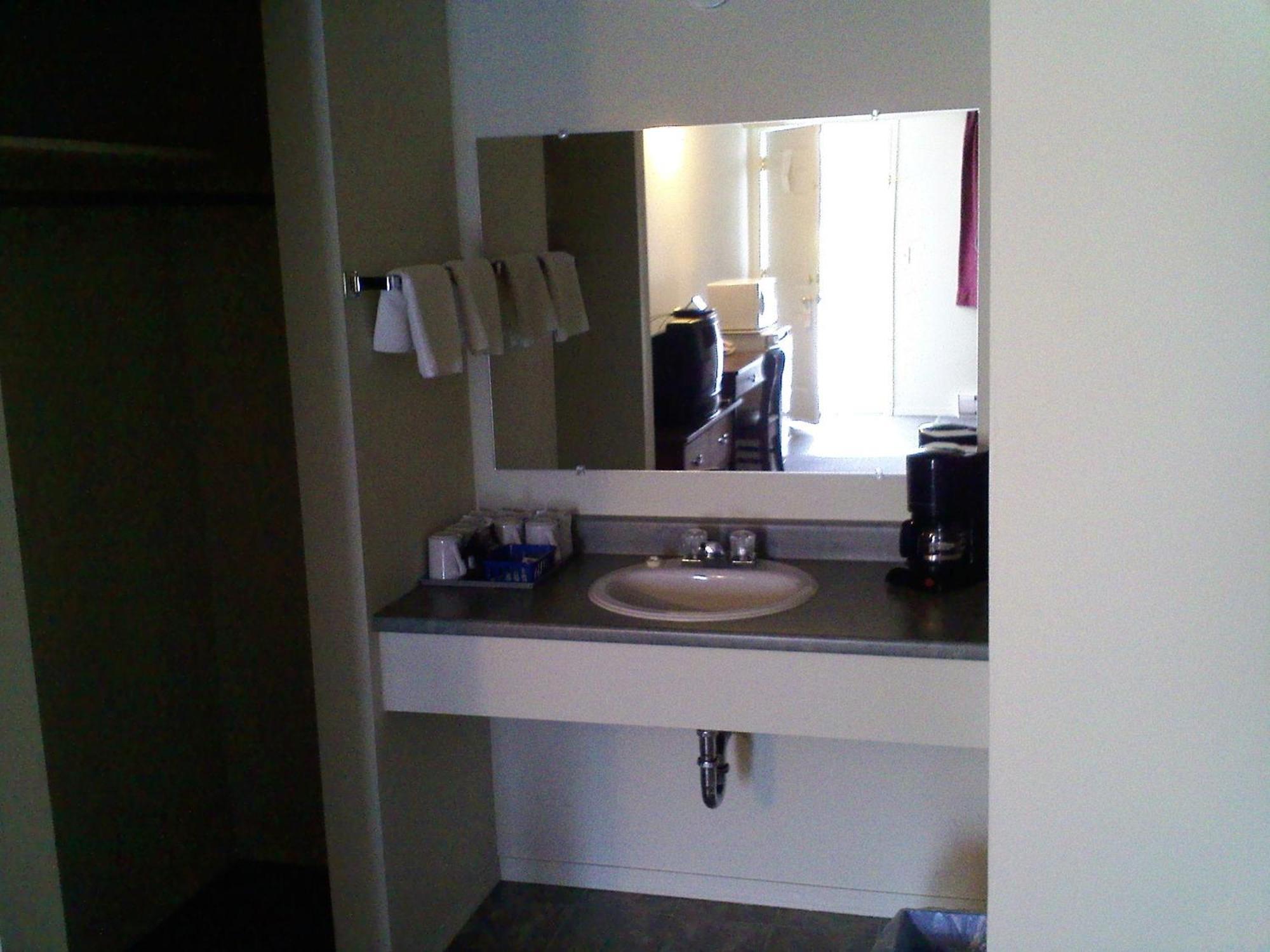 Caravan Inn เควสเนล ภายนอก รูปภาพ
